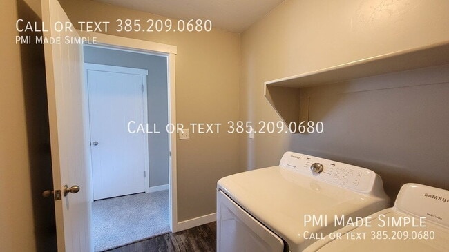 Building Photo - Modern Townhome | LVP | Office/Entertainment