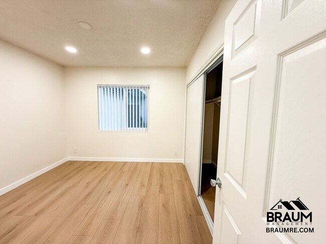 Building Photo - 13115 Oxnard St