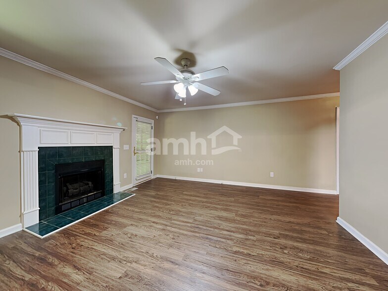 Building Photo - 5502 Garden Lake Dr