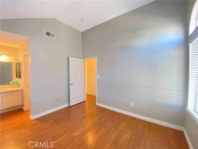 Building Photo - 156 W Walnut Ave