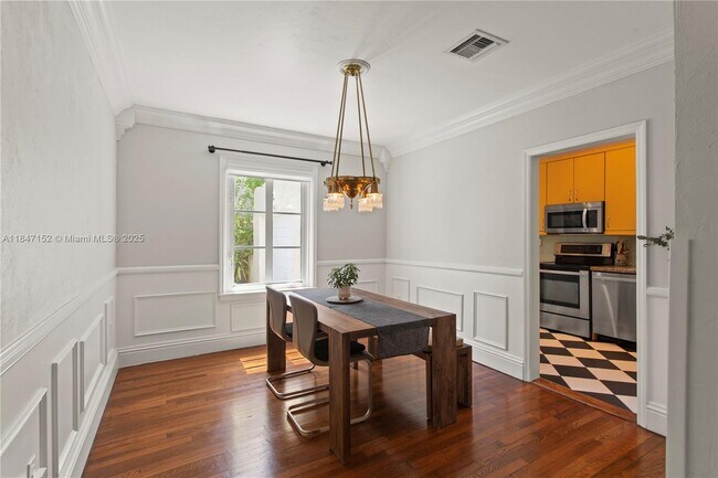Building Photo - 604 Alcazar Ave