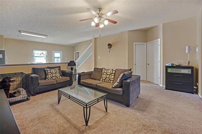 Building Photo - 6939 Hazelnut Ln