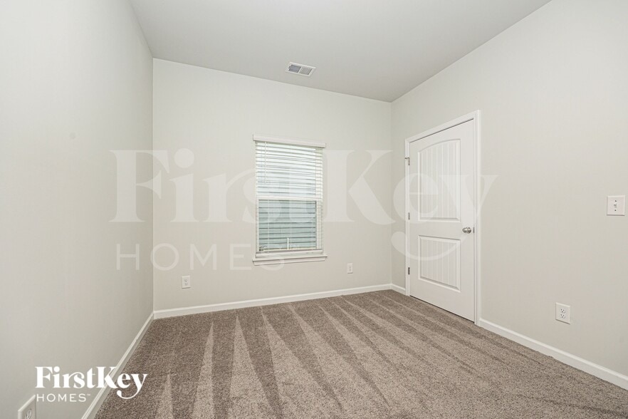 Building Photo - 3727 Pelham Wood Dr