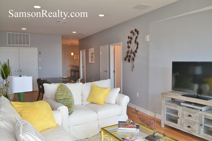 Building Photo - 44 Hospital St