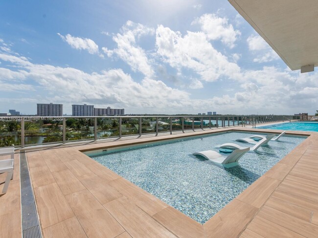 Primary Photo - 300 Sunny Isles Blvd