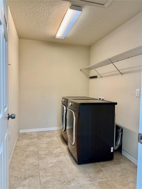 Building Photo - 2504 Amati Dr