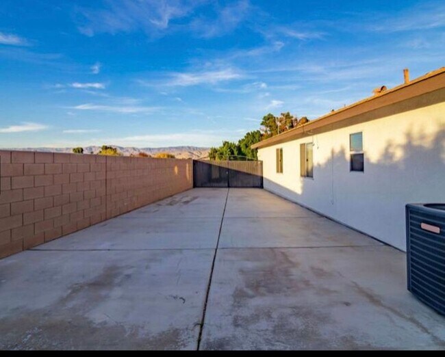 Building Photo - 80265 Moonshadow Dr
