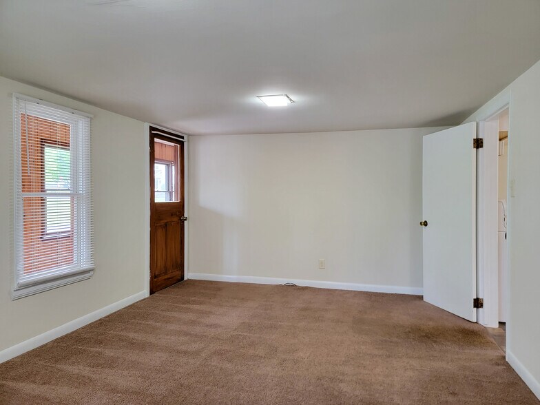 Building Photo - 189 W Maple Grove Rd