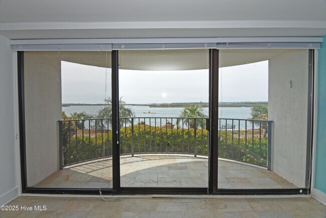 Building Photo - 322 Causeway Dr