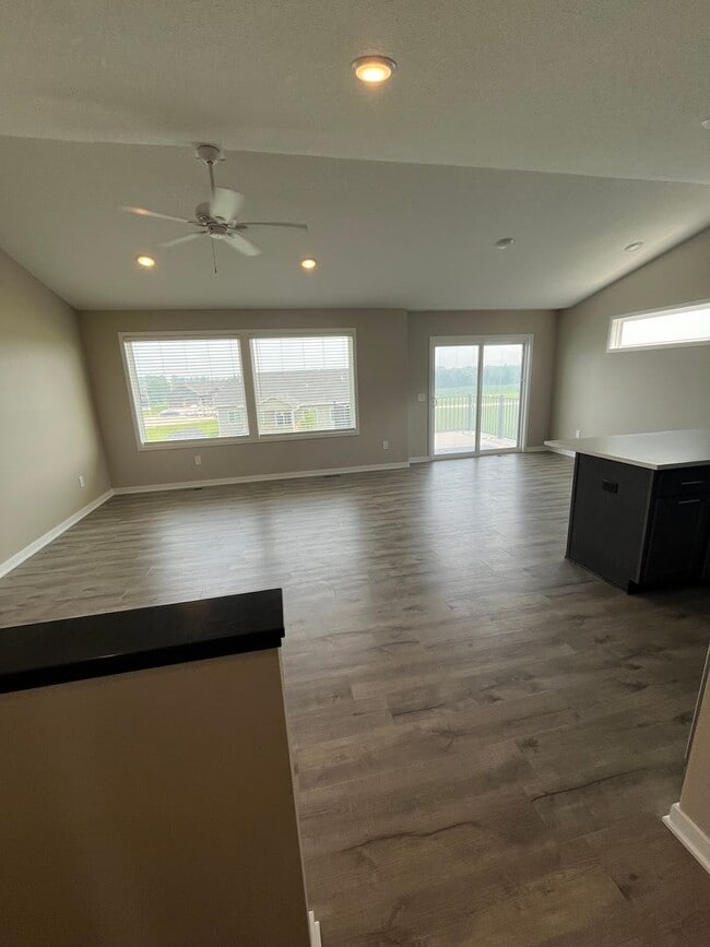 Building Photo - Spacious 4-Bedroom Home in Altoona Neighbo...