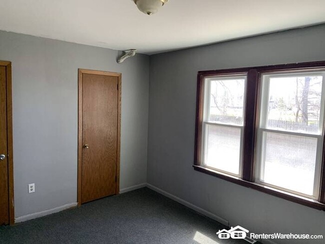 Building Photo - Beautifully Remodeled SFH in Plato Availab...