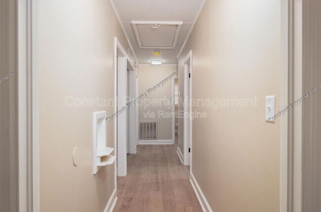 Building Photo - 489 Forest Ave