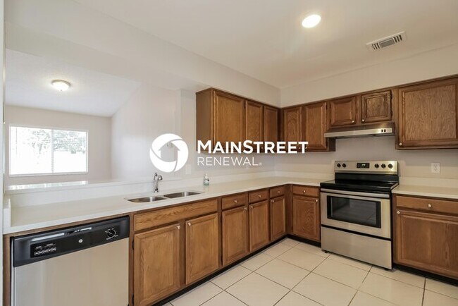 Building Photo - 3 Bedroom Pet-Friendly Home in Kissimmee, FL with Main Street Renewal
