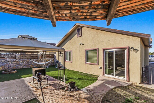 Building Photo - 12776 Tre Maximiliano Ave