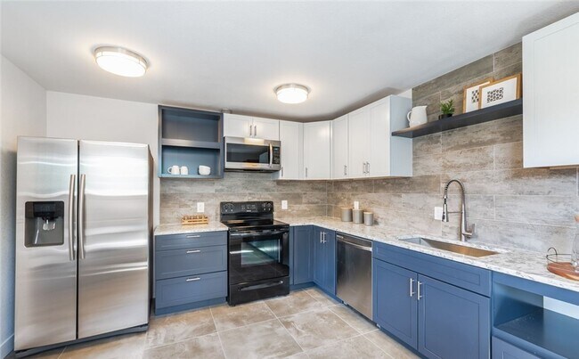 Building Photo - Perfect & Charming 3 bedroom Plus 1.75 Bath Craftsman Home in Tacoma!!