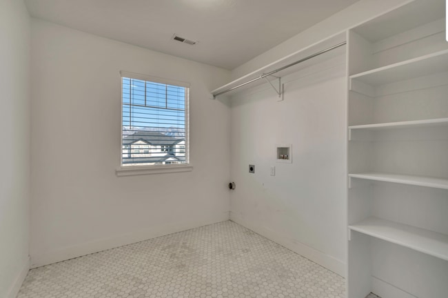 Building Photo - Spacious 6-Bedroom Home in the Heart of Vi...