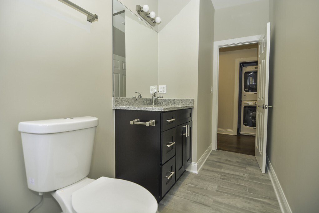 Building Photo - 2230 N Sawyer Ave