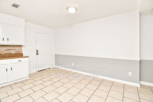 Building Photo - 2142 Fairway Ct SE