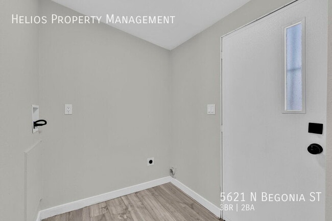 Building Photo - 5621 N Begonia St