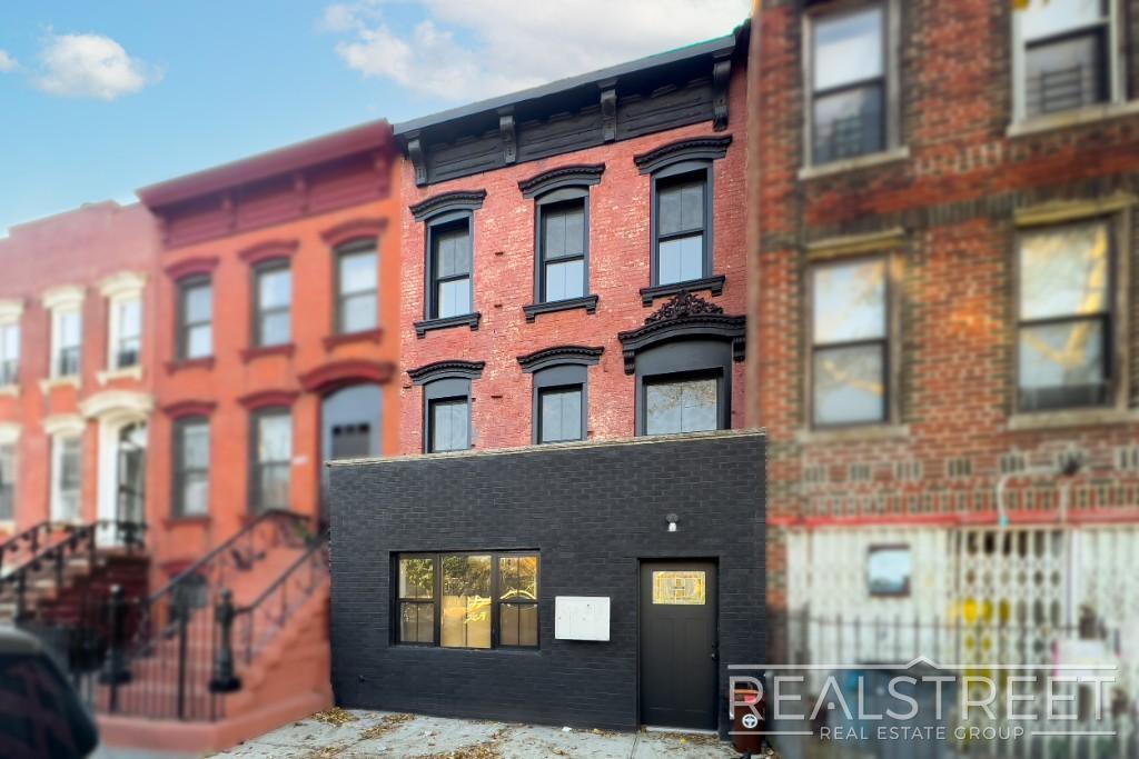 Building Photo - Brand New 4 Bed 3 bath Upper Duplex in Bed Stuy Townhouse!