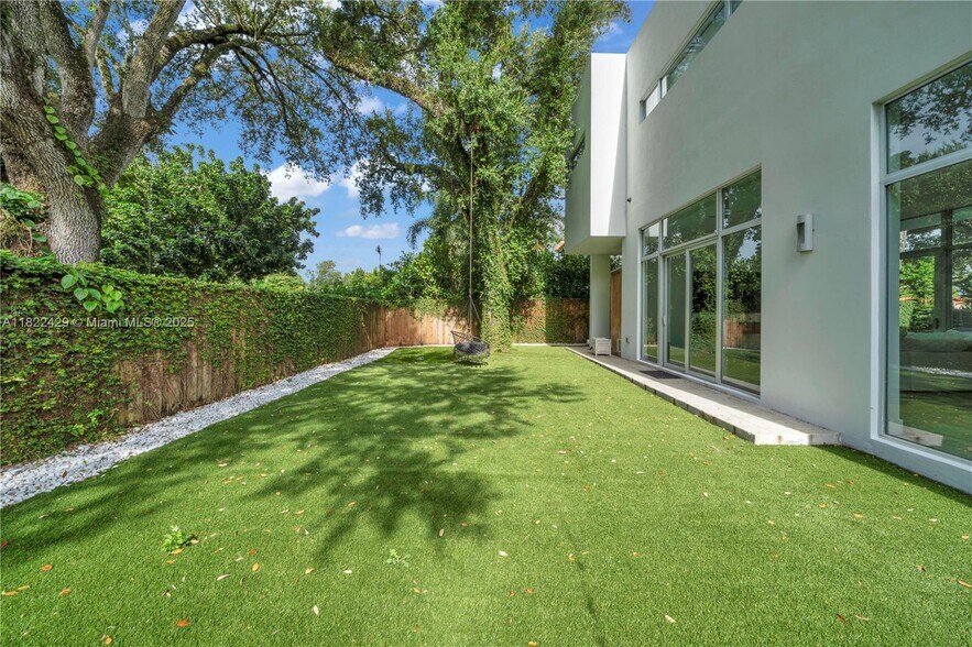 Building Photo - 5720 SW 24th St
