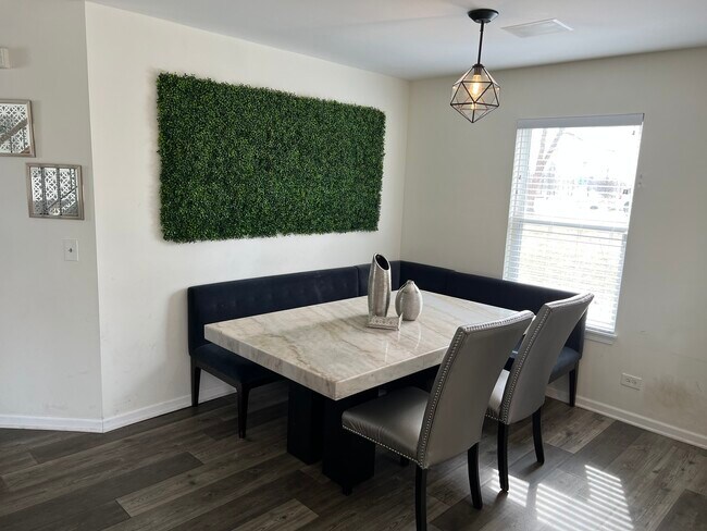 Building Photo - 1327 Fox Chase Dr