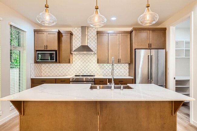 Building Photo - Newly Remodeled 3Bed/3Bath Home in the Hea...