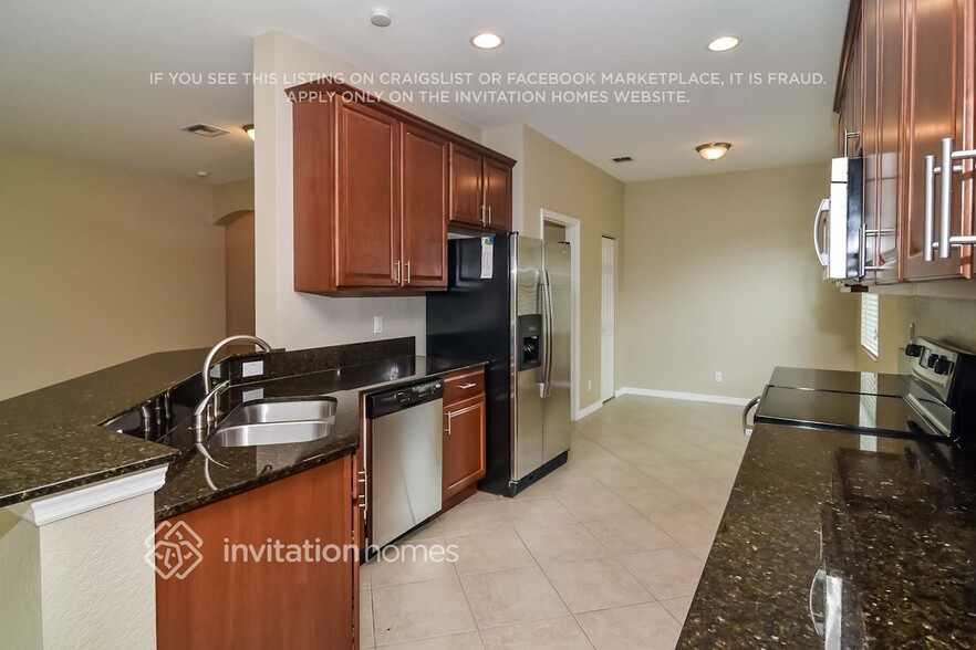 Building Photo - 10745 Willow Oak Ct
