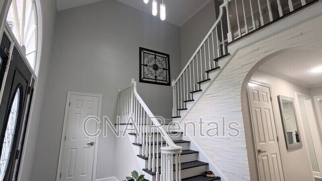 Building Photo - 573 Trailwood Ln SW