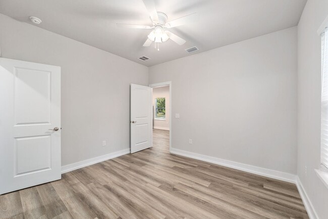 Building Photo - Built in 2024 a 2 bed 2 bath