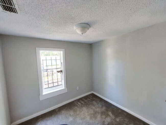 Building Photo - 5201 Dodge Rd