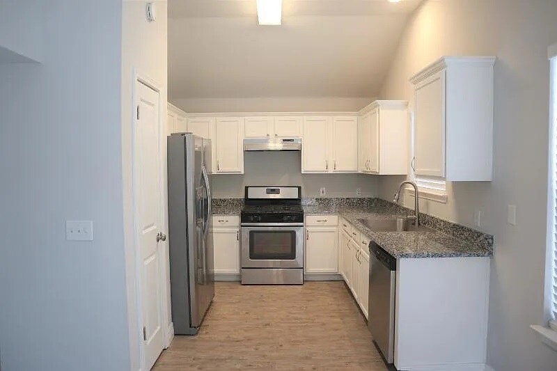 KITCHEN - 1105 sorrel ct