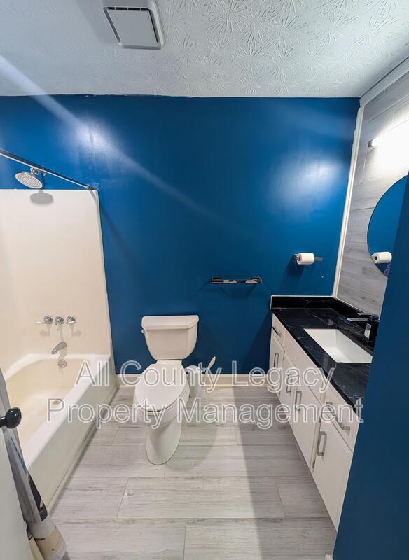 Building Photo - 1200 Creekwood Cove