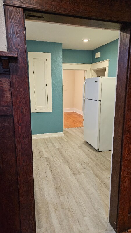 Building Photo - 805 S Ainsworth Ave