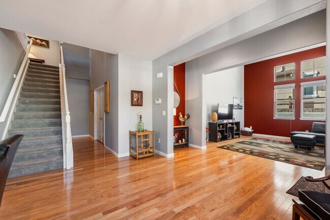 Building Photo - Furnished & Fully Equipped Low Maintenance Town Home (Somersett - Utilities Included)