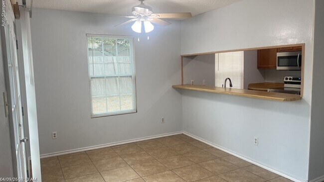 Building Photo - 501 Lantana Dr