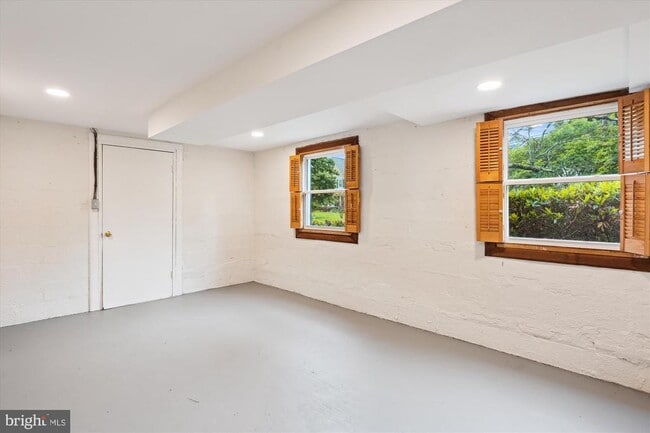 Building Photo - 6302 Orchid Dr