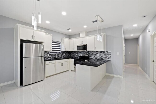 Building Photo - 27 Indian Creek Ave