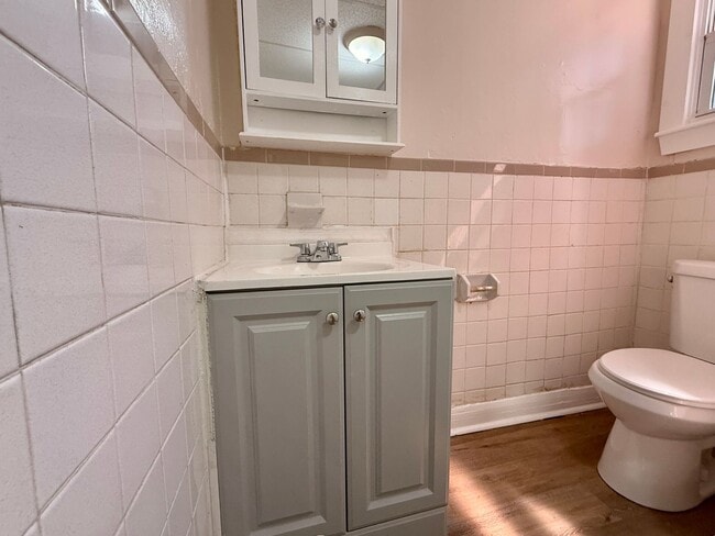 Building Photo - 141 W Elmer St