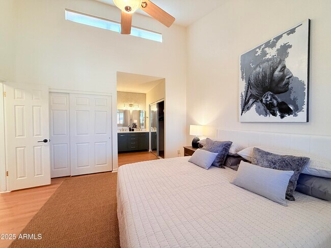 Building Photo - 5640 E Bell Rd