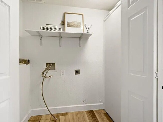 Building Photo - Beautiful, Newly Remodeled Home In Great Location!