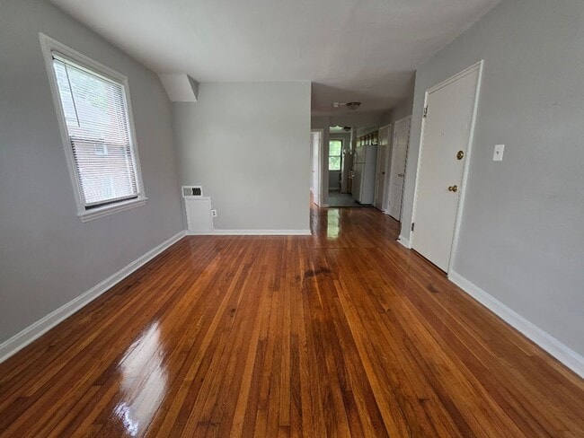 Interior Photo - 429 BURBANK ST SE