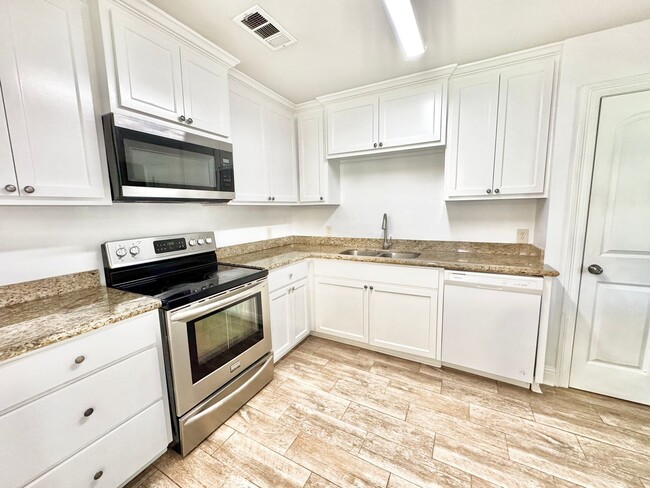 Building Photo - Updated 3 Bedroom Home in Denham Springs