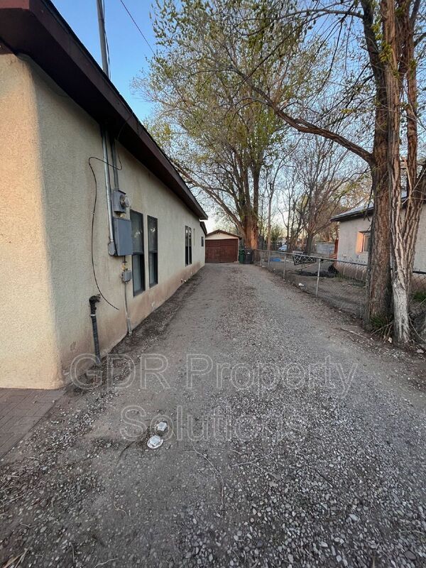 Building Photo - 305 Wilshire Dr SW