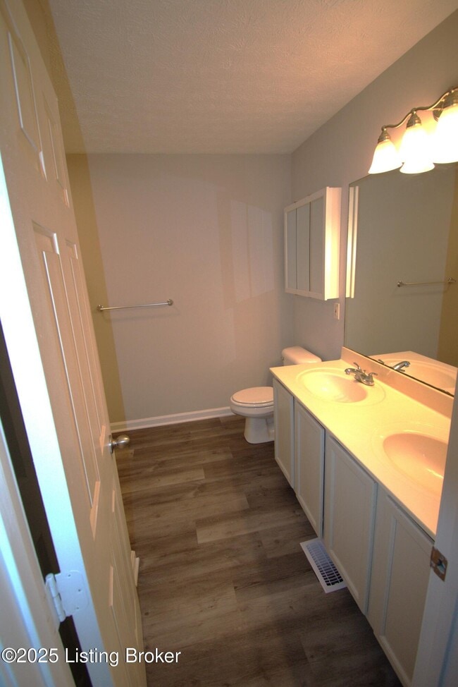 Building Photo - 4221 Willowview Blvd