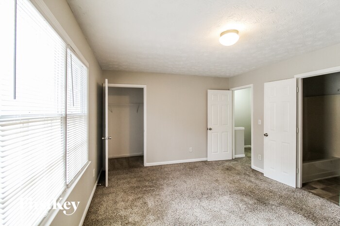 Building Photo - 5266 Ridge Forest Dr