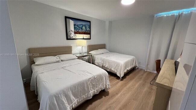 Building Photo - 20500 W Country Club Dr