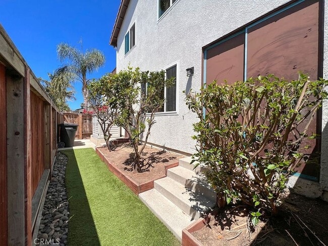 Building Photo - 33882 Diana Dr