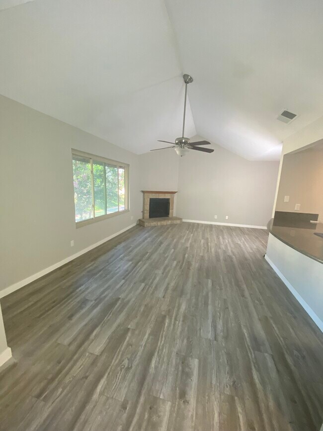 Building Photo - 355 Windy Ln