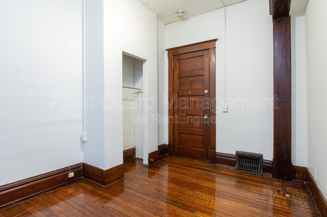 Building Photo - 3224 E Oakland Ave